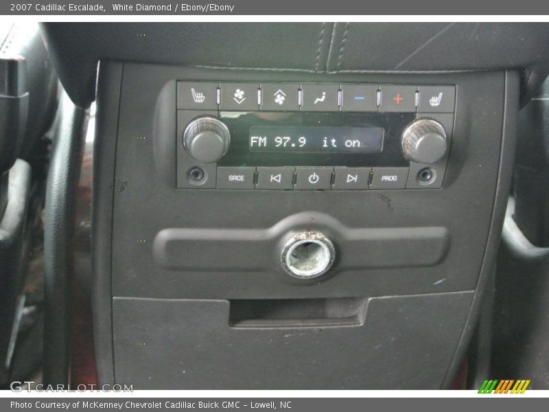 Controls of 2007 Escalade 