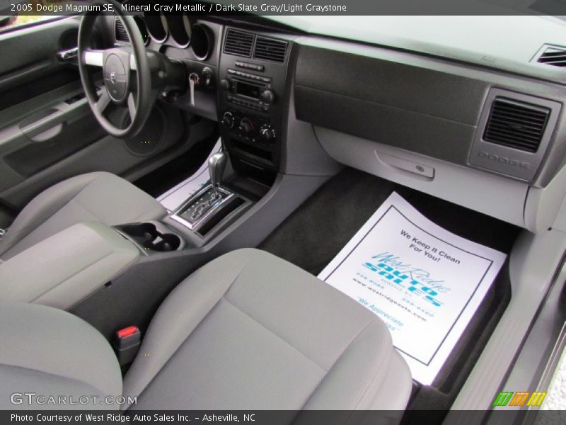 Mineral Gray Metallic / Dark Slate Gray/Light Graystone 2005 Dodge Magnum SE