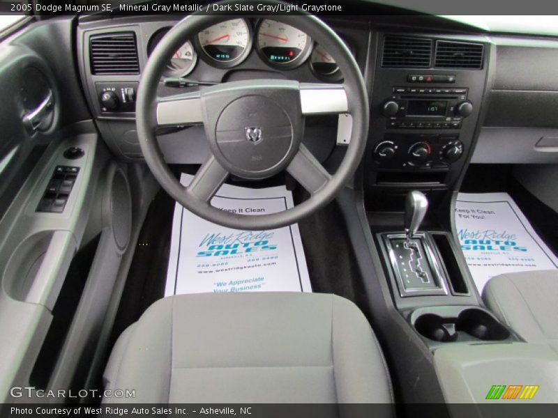 Mineral Gray Metallic / Dark Slate Gray/Light Graystone 2005 Dodge Magnum SE
