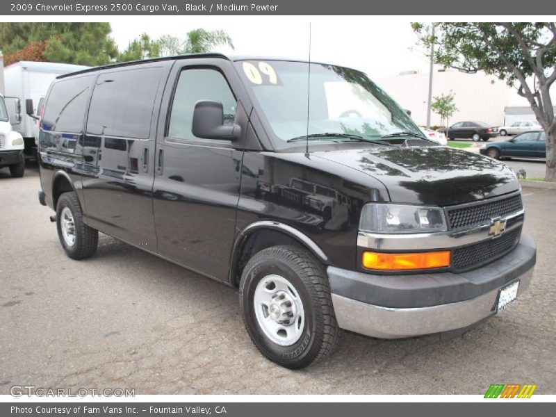 Front 3/4 View of 2009 Express 2500 Cargo Van