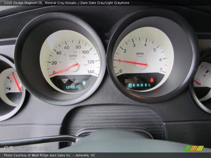 Mineral Gray Metallic / Dark Slate Gray/Light Graystone 2005 Dodge Magnum SE