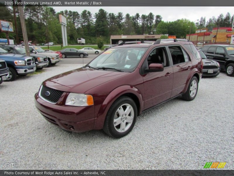Front 3/4 View of 2005 Freestyle Limited AWD