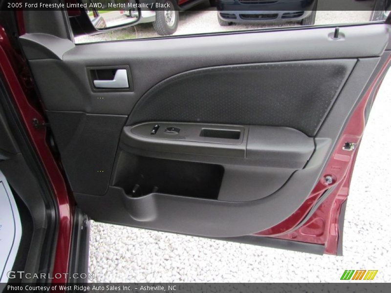 Door Panel of 2005 Freestyle Limited AWD