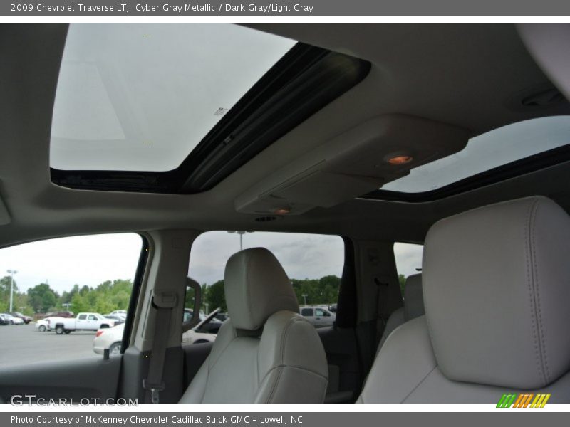Cyber Gray Metallic / Dark Gray/Light Gray 2009 Chevrolet Traverse LT
