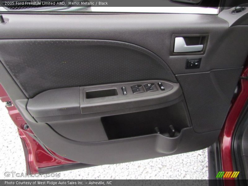 Door Panel of 2005 Freestyle Limited AWD