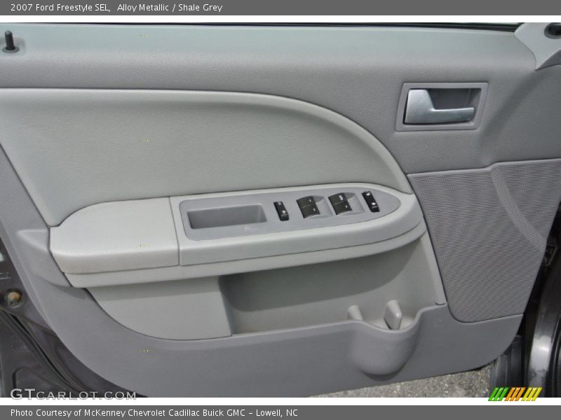 Door Panel of 2007 Freestyle SEL