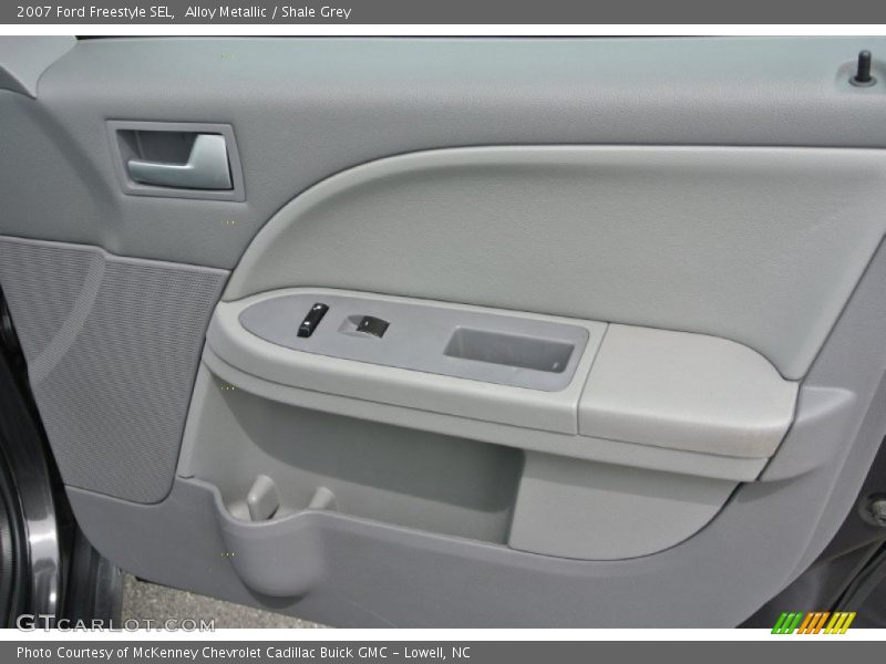 Door Panel of 2007 Freestyle SEL