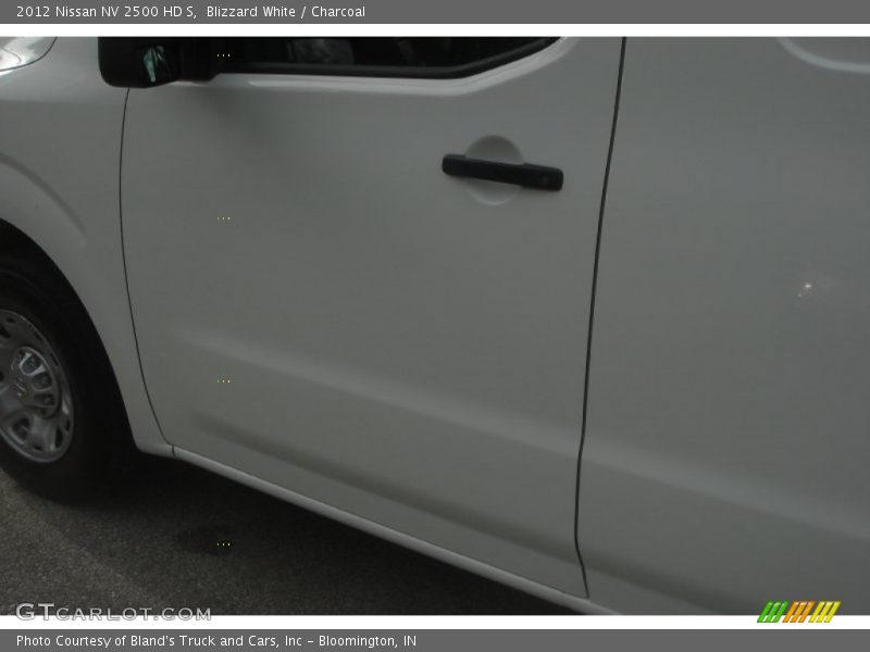 Blizzard White / Charcoal 2012 Nissan NV 2500 HD S