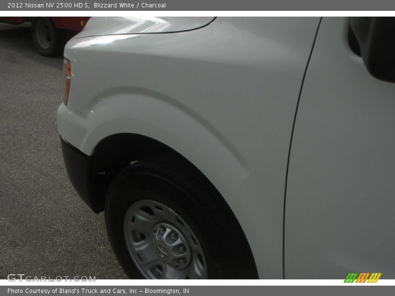 Blizzard White / Charcoal 2012 Nissan NV 2500 HD S