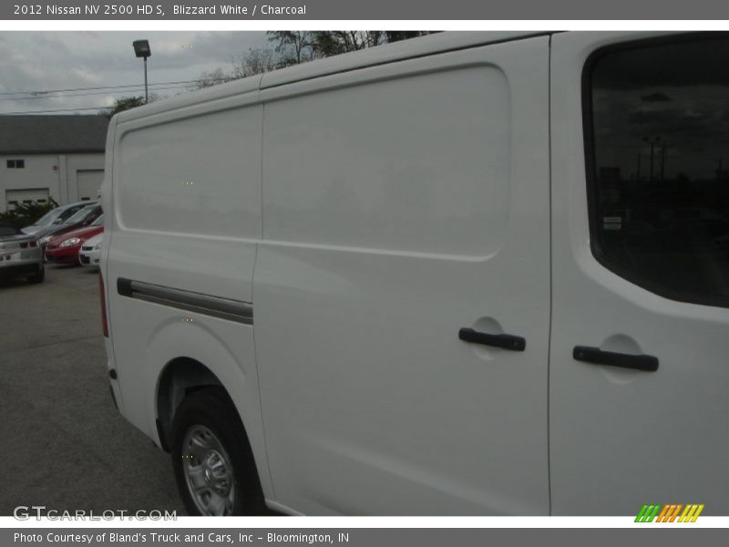 Blizzard White / Charcoal 2012 Nissan NV 2500 HD S