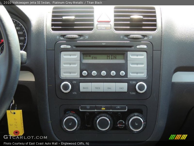 Platinum Grey Metallic / Titan Black 2010 Volkswagen Jetta SE Sedan