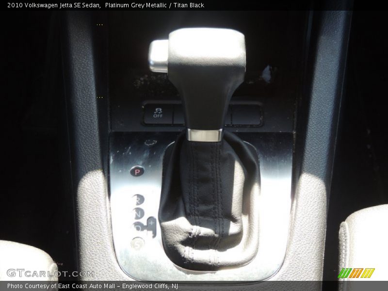 Platinum Grey Metallic / Titan Black 2010 Volkswagen Jetta SE Sedan