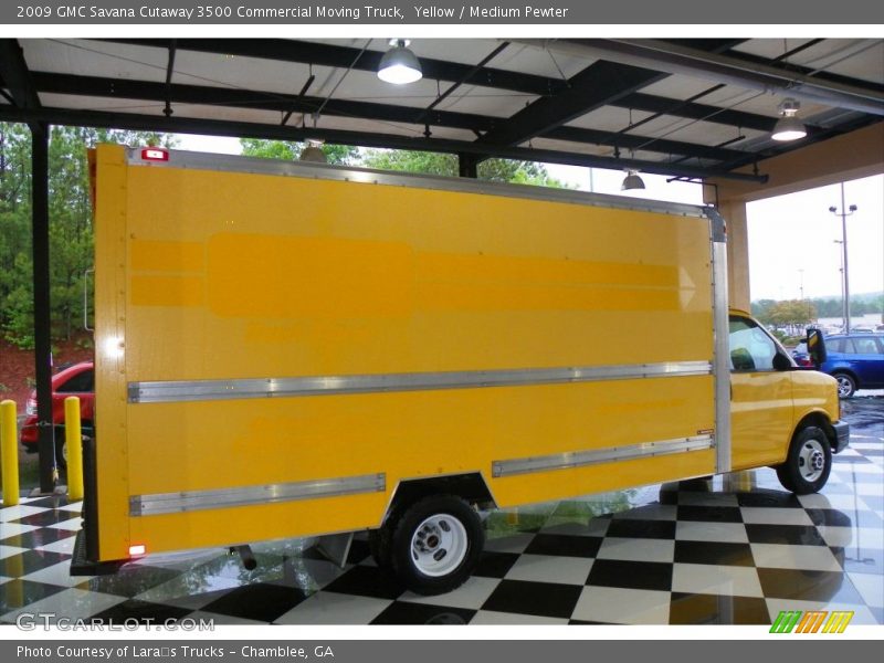 Yellow / Medium Pewter 2009 GMC Savana Cutaway 3500 Commercial Moving Truck