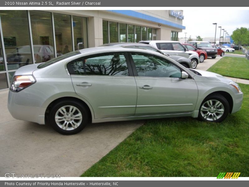 Radiant Silver / Charcoal 2010 Nissan Altima 2.5 SL