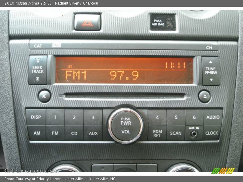 Radiant Silver / Charcoal 2010 Nissan Altima 2.5 SL
