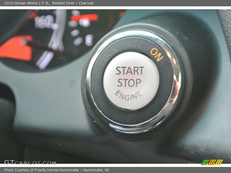Radiant Silver / Charcoal 2010 Nissan Altima 2.5 SL