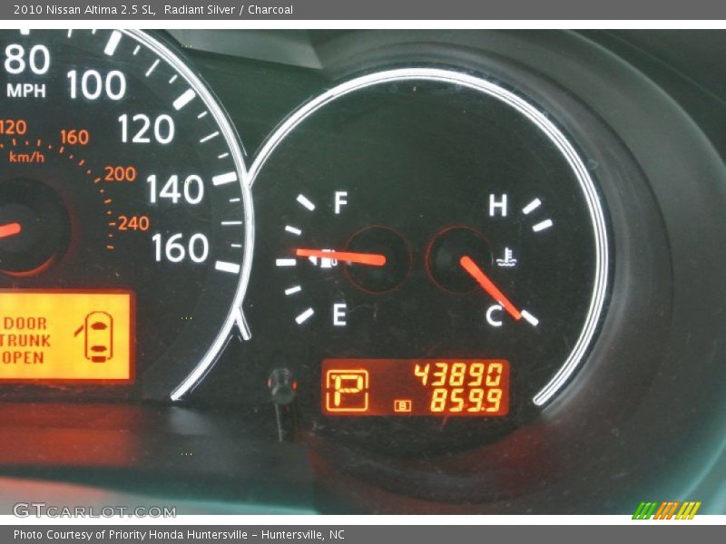 Radiant Silver / Charcoal 2010 Nissan Altima 2.5 SL