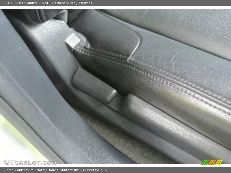 Radiant Silver / Charcoal 2010 Nissan Altima 2.5 SL