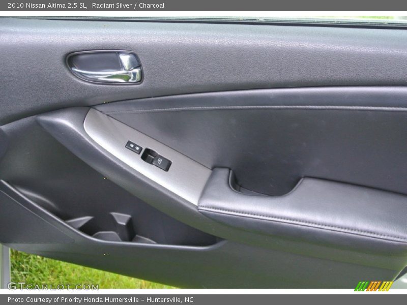 Radiant Silver / Charcoal 2010 Nissan Altima 2.5 SL