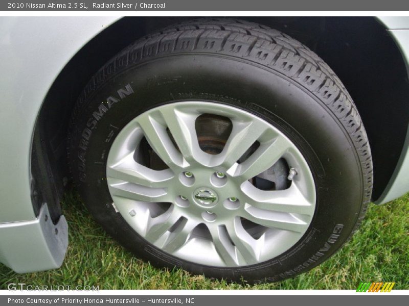 Radiant Silver / Charcoal 2010 Nissan Altima 2.5 SL