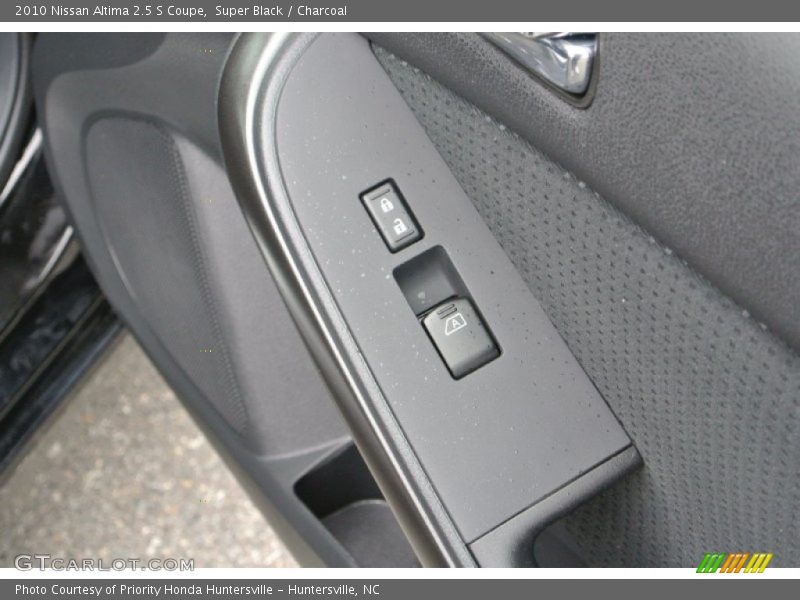Super Black / Charcoal 2010 Nissan Altima 2.5 S Coupe