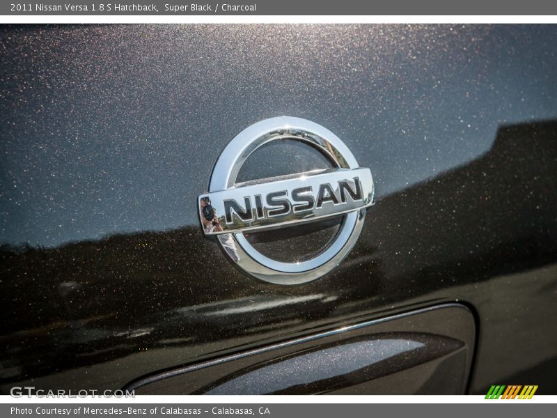 Super Black / Charcoal 2011 Nissan Versa 1.8 S Hatchback