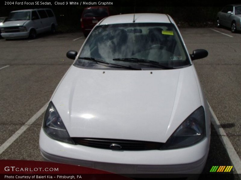 Cloud 9 White / Medium Graphite 2004 Ford Focus SE Sedan