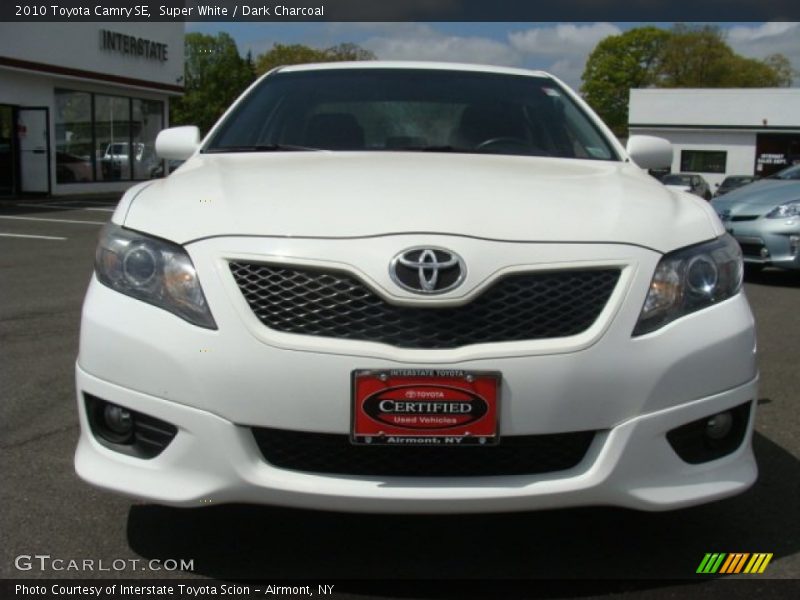 Super White / Dark Charcoal 2010 Toyota Camry SE