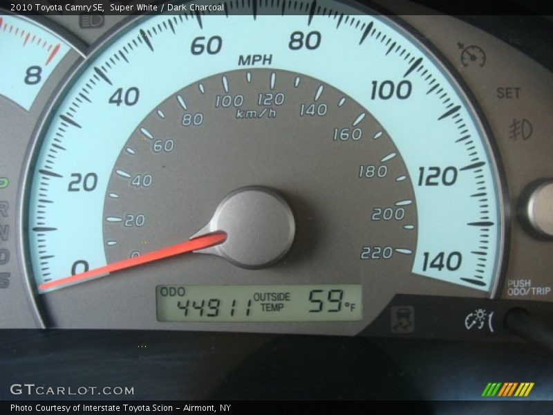 Super White / Dark Charcoal 2010 Toyota Camry SE