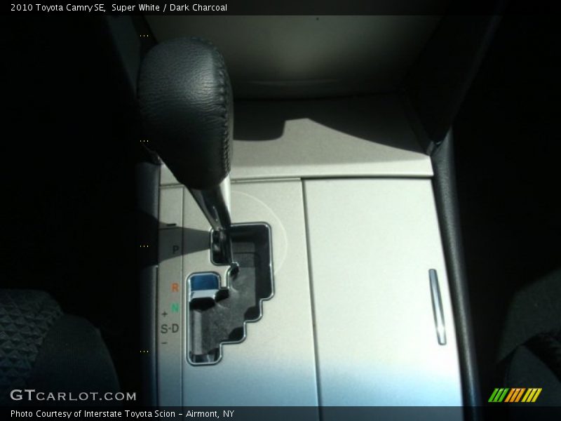 Super White / Dark Charcoal 2010 Toyota Camry SE