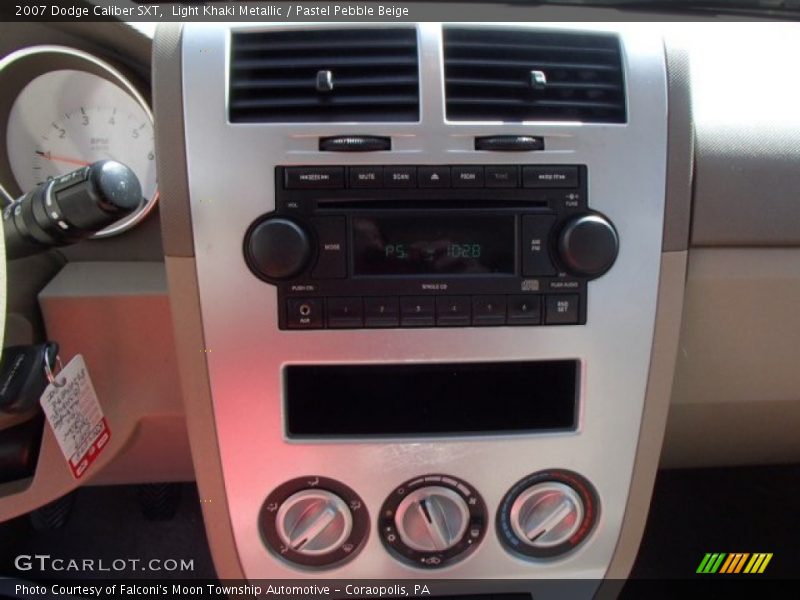 Controls of 2007 Caliber SXT