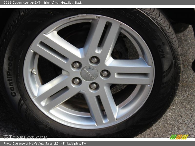 Bright Silver Metallic / Black 2012 Dodge Avenger SXT
