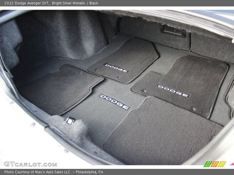 Bright Silver Metallic / Black 2012 Dodge Avenger SXT