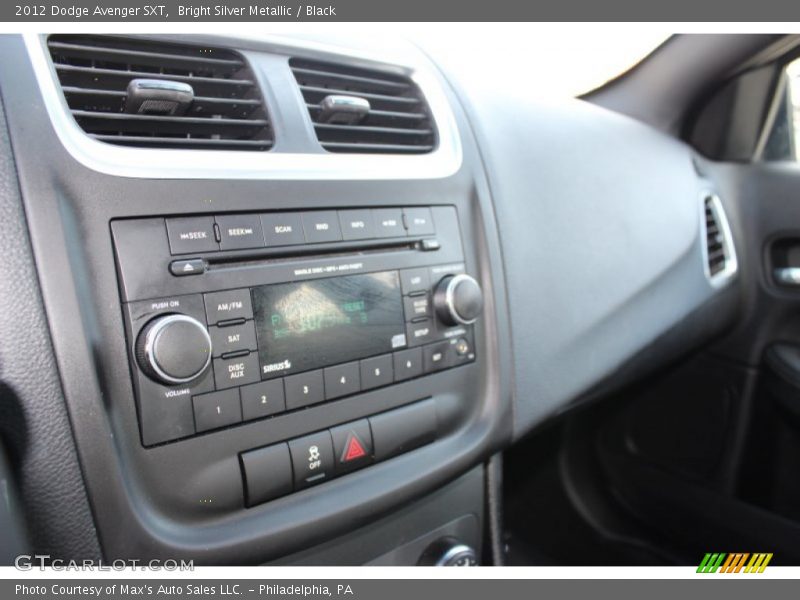 Bright Silver Metallic / Black 2012 Dodge Avenger SXT