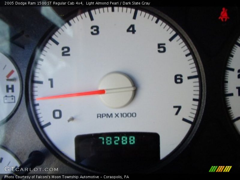 Light Almond Pearl / Dark Slate Gray 2005 Dodge Ram 1500 ST Regular Cab 4x4
