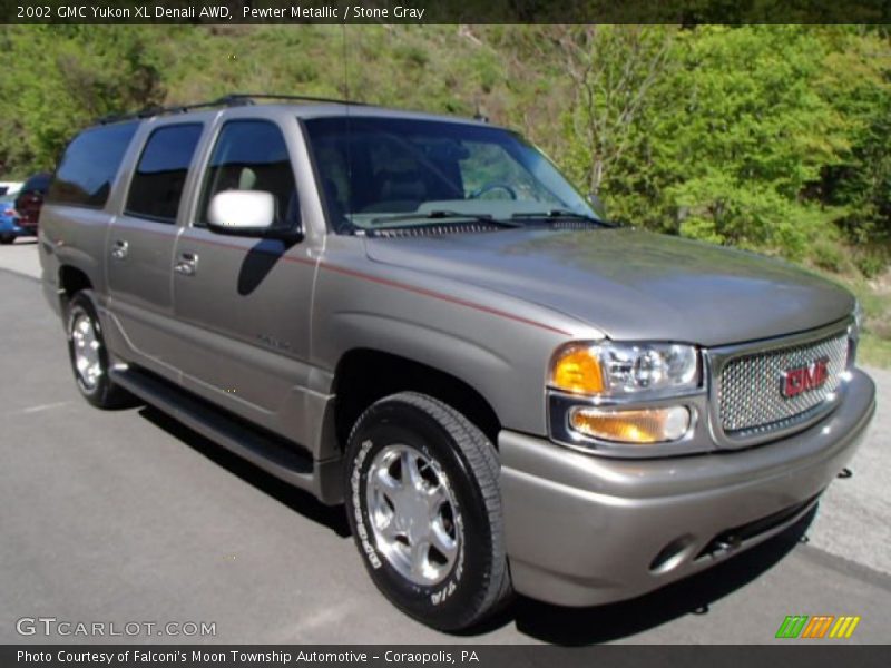 Front 3/4 View of 2002 Yukon XL Denali AWD