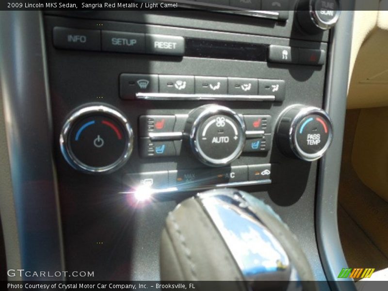 Controls of 2009 MKS Sedan