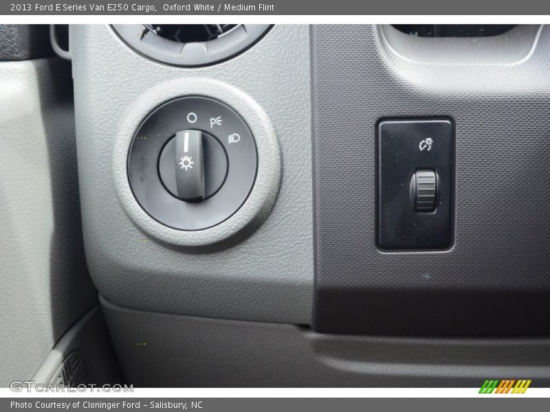Oxford White / Medium Flint 2013 Ford E Series Van E250 Cargo