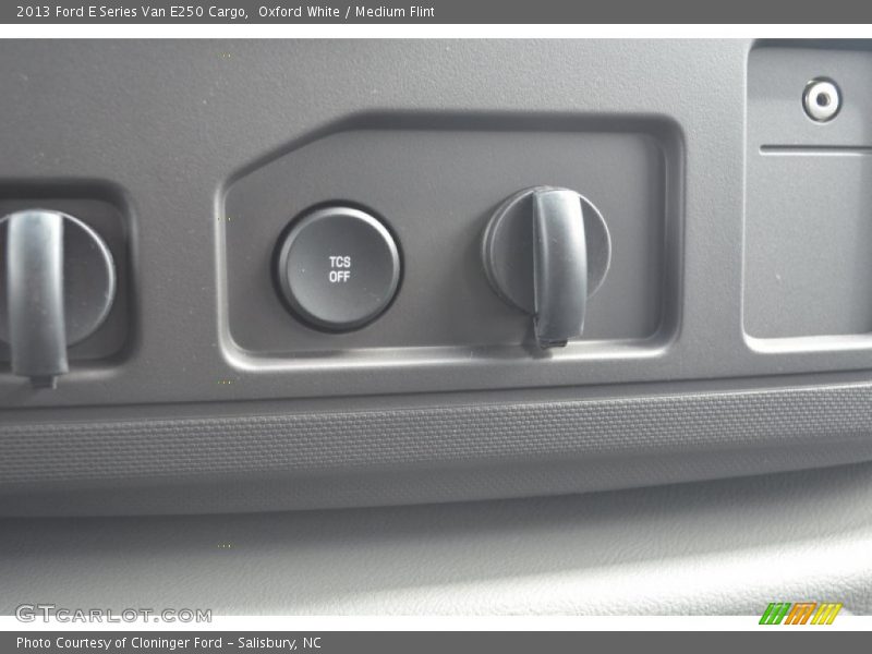 Oxford White / Medium Flint 2013 Ford E Series Van E250 Cargo