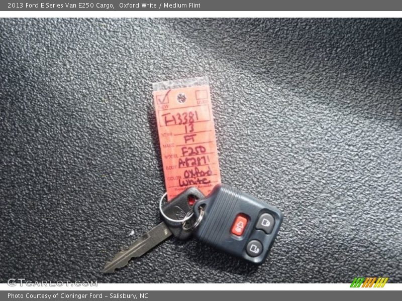 Oxford White / Medium Flint 2013 Ford E Series Van E250 Cargo
