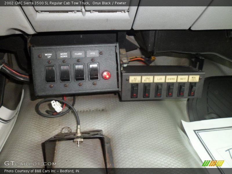 Controls of 2002 Sierra 3500 SL Regular Cab Tow Truck