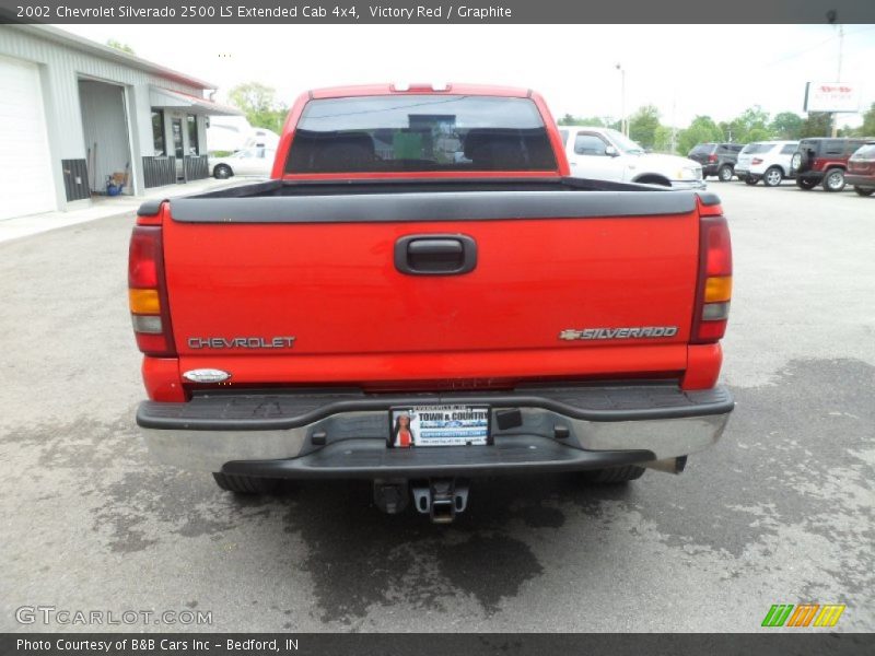 Victory Red / Graphite 2002 Chevrolet Silverado 2500 LS Extended Cab 4x4