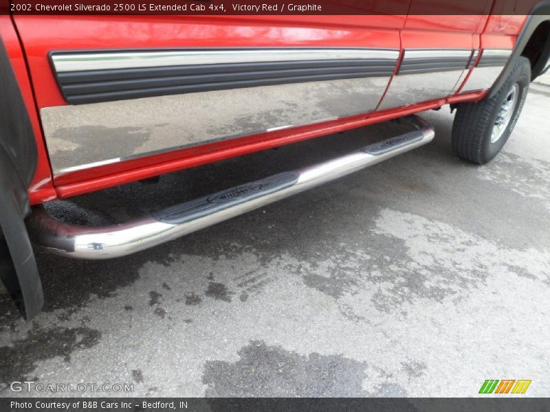 Victory Red / Graphite 2002 Chevrolet Silverado 2500 LS Extended Cab 4x4