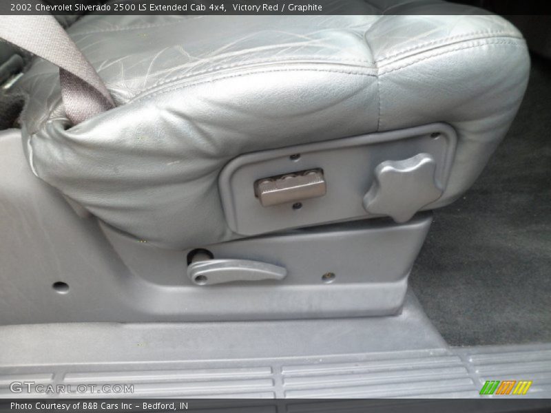 Victory Red / Graphite 2002 Chevrolet Silverado 2500 LS Extended Cab 4x4