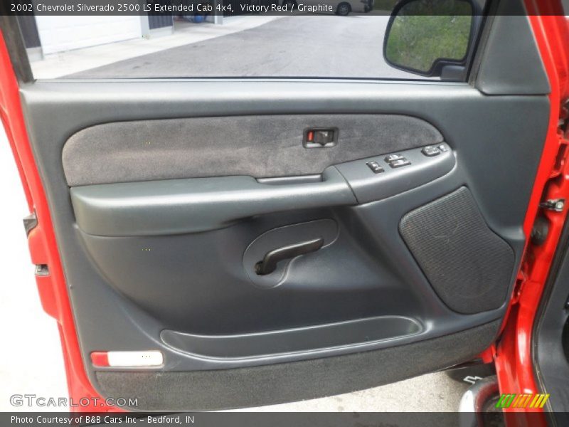 Victory Red / Graphite 2002 Chevrolet Silverado 2500 LS Extended Cab 4x4