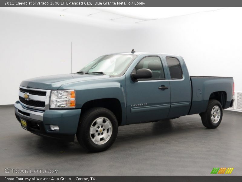 Front 3/4 View of 2011 Silverado 1500 LT Extended Cab