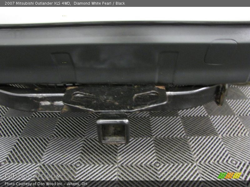 Diamond White Pearl / Black 2007 Mitsubishi Outlander XLS 4WD