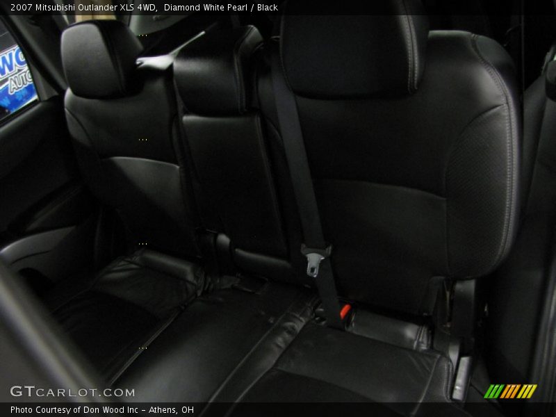 Diamond White Pearl / Black 2007 Mitsubishi Outlander XLS 4WD