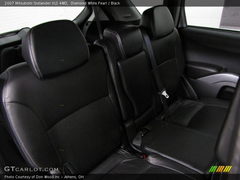 Diamond White Pearl / Black 2007 Mitsubishi Outlander XLS 4WD
