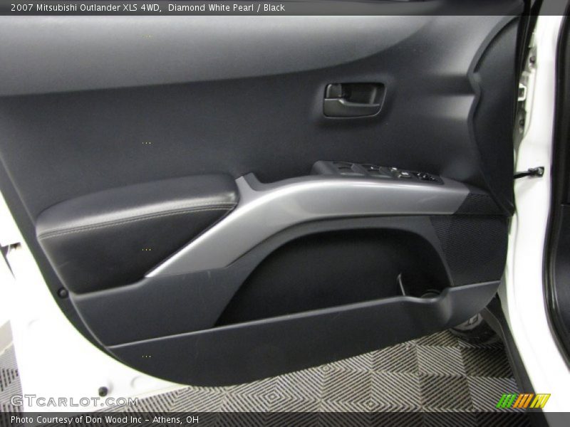 Diamond White Pearl / Black 2007 Mitsubishi Outlander XLS 4WD